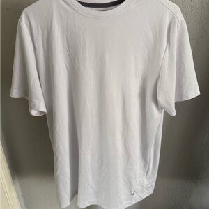 Amazon Essentials Men's White Short Sleeve Performance Tee
